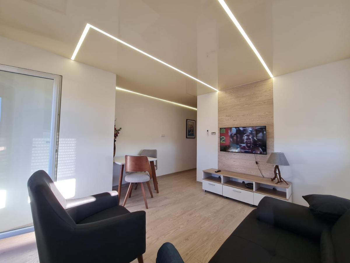Airport Molko Apartments Surcin Ngoại thất bức ảnh