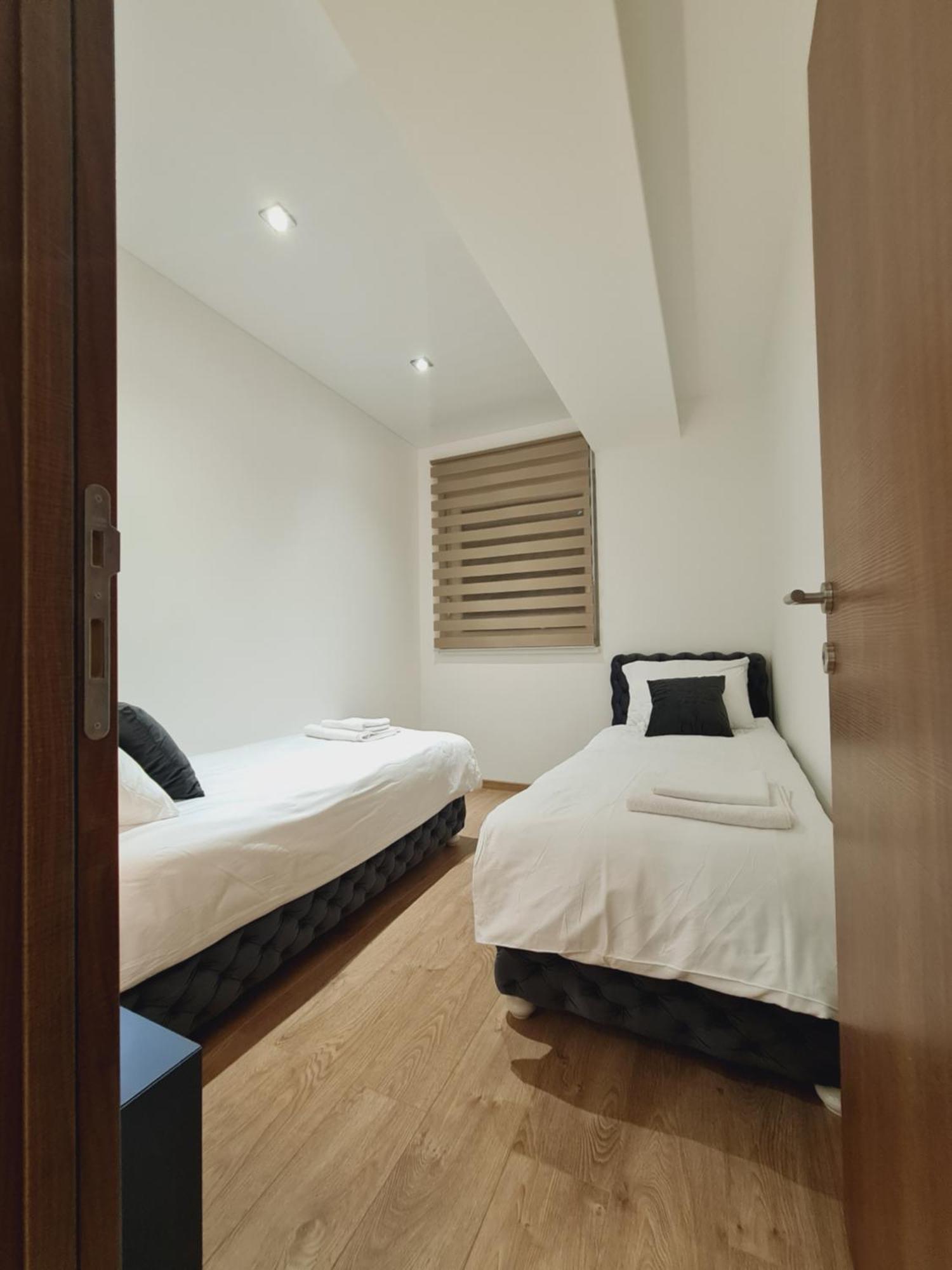 Airport Molko Apartments Surcin Ngoại thất bức ảnh