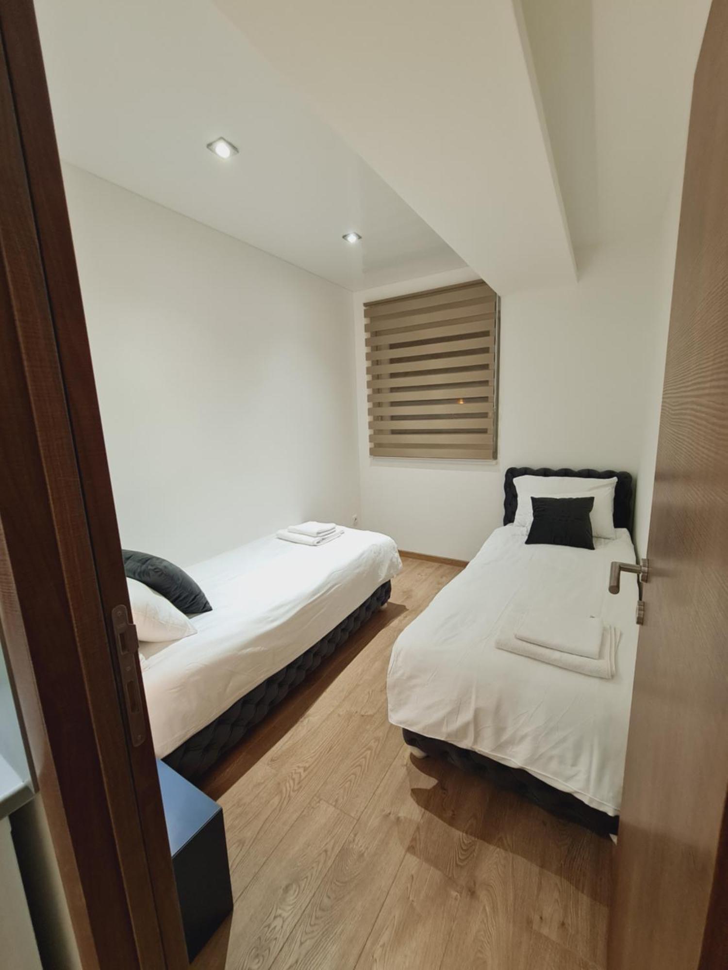 Airport Molko Apartments Surcin Ngoại thất bức ảnh
